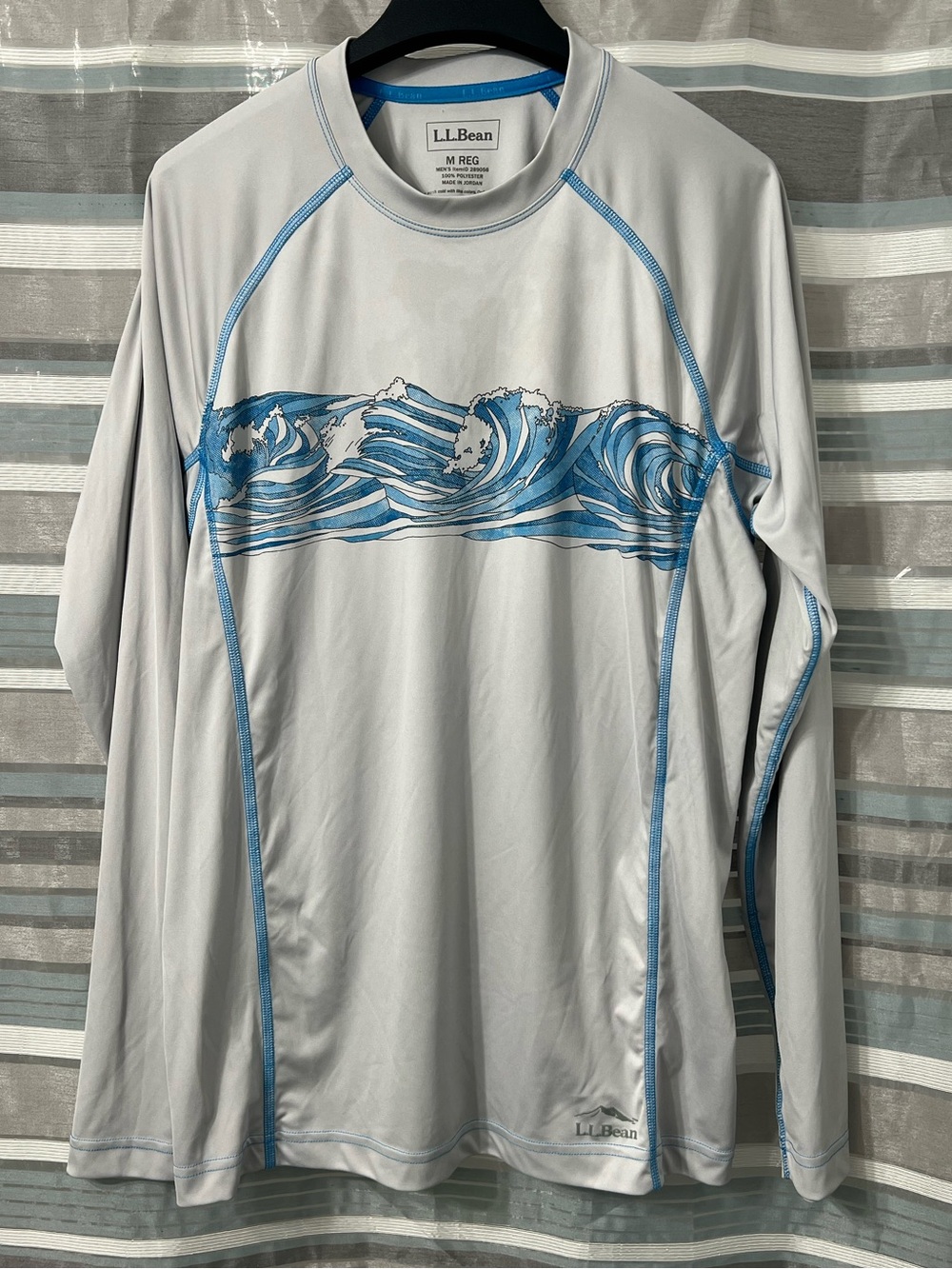 L.L. Bean Men’s Light Gray Rash Guard with Blue Wave Graphic
